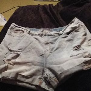 Stretchy denim shorts